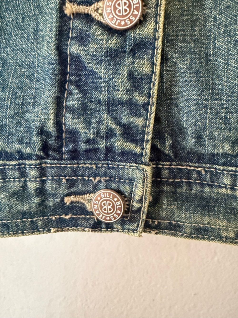 Vintage 90s Bill Blass Denim Jacket Dog Pins Fringe Trim Boho Chic Westercore - Picture 10 of 14